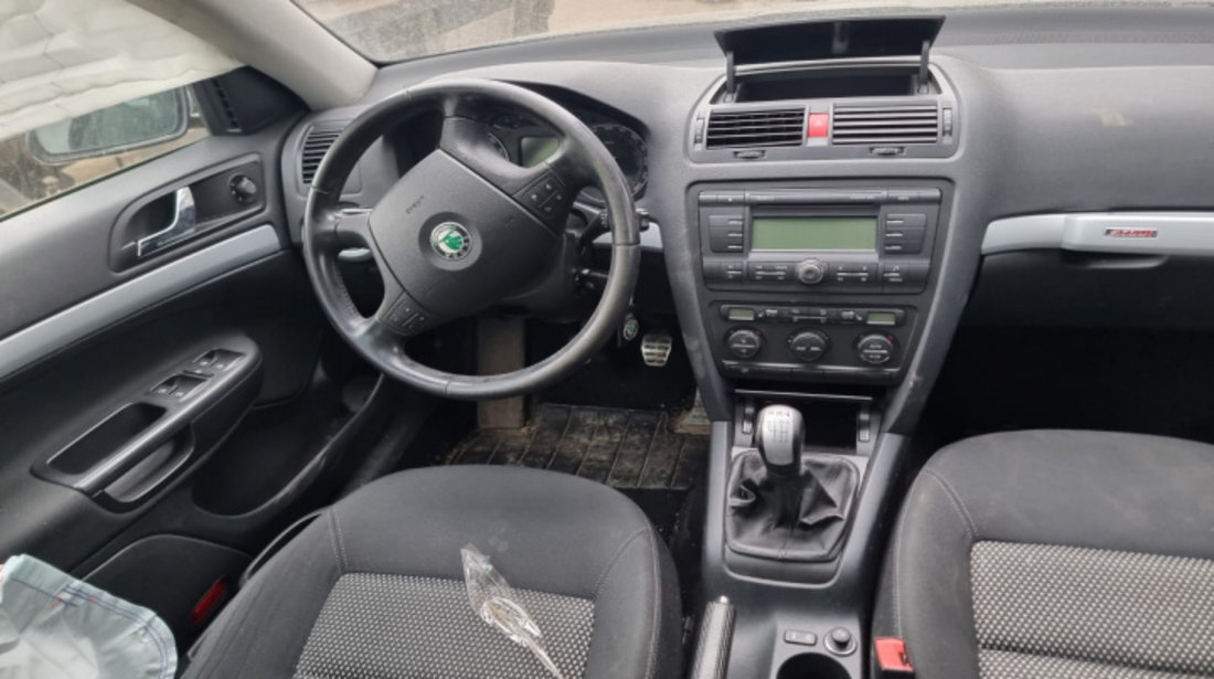 Aripa stanga fata Skoda Octavia 2 2008 Combi 2.0