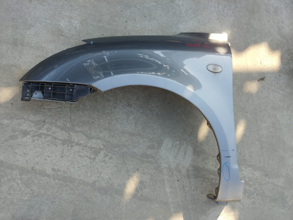 Aripa stanga fata suzuki swift