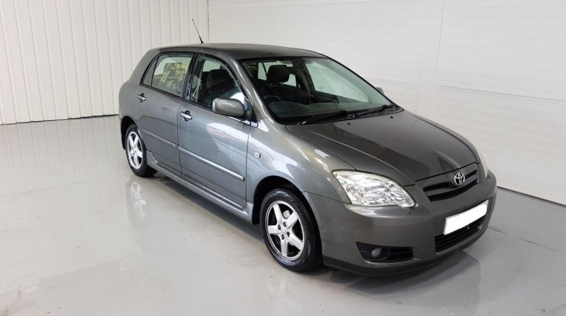 Aripa stanga fata Toyota Corolla 2005 hatchback 1.39 benzina ZZE120