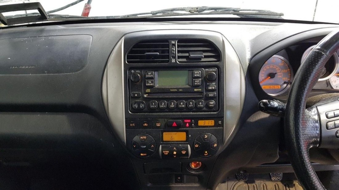 Aripa stanga fata Toyota RAV 4 2004 suv 2.0