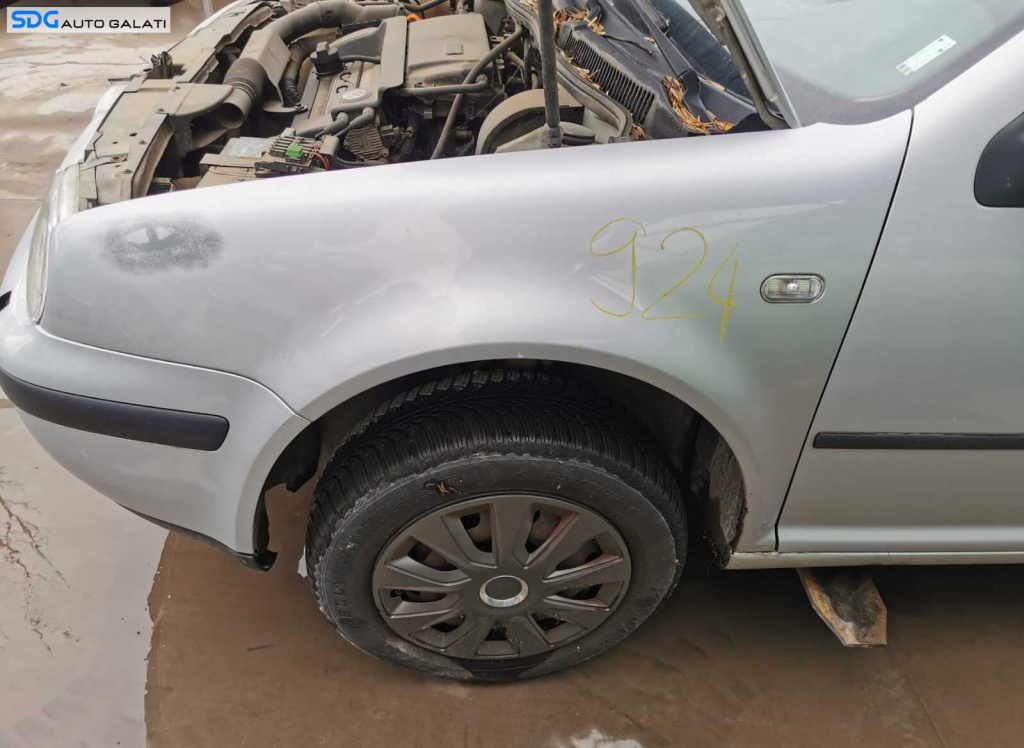 Aripa Stanga Fata Volkswagen Golf 4 1998 - 2005 (cu început de rugină) [L1617]