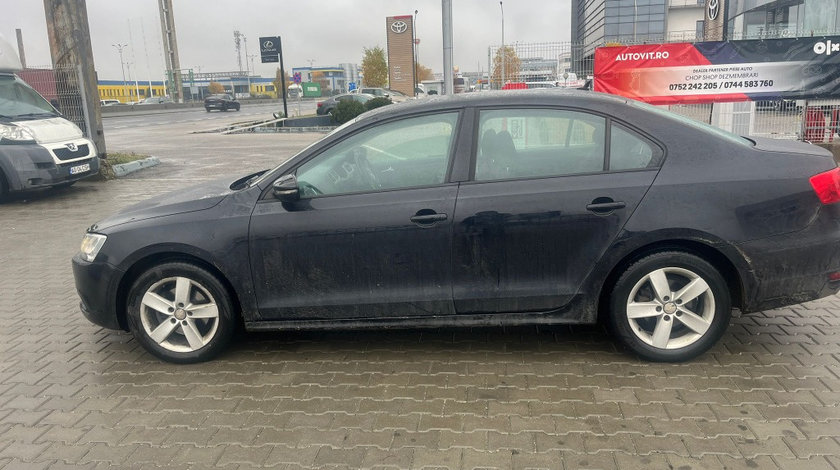 Aripa stanga fata Volkswagen Jetta 2011 SEDAN 2.0 TDI CFFB