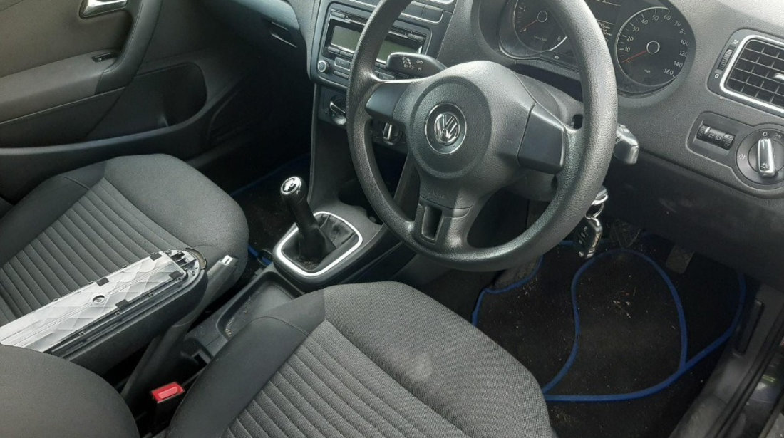 Aripa stanga fata Volkswagen Polo 6R 2010 Hatchback 1.6 TDI