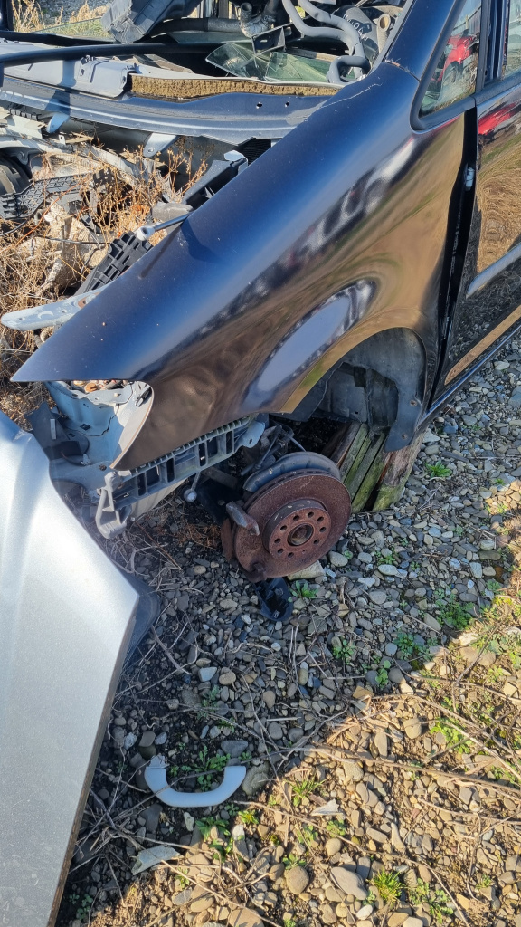 Aripa Stanga Fata Volkswagen Touran 1.9 Motorina 2009, CU DEFECT
