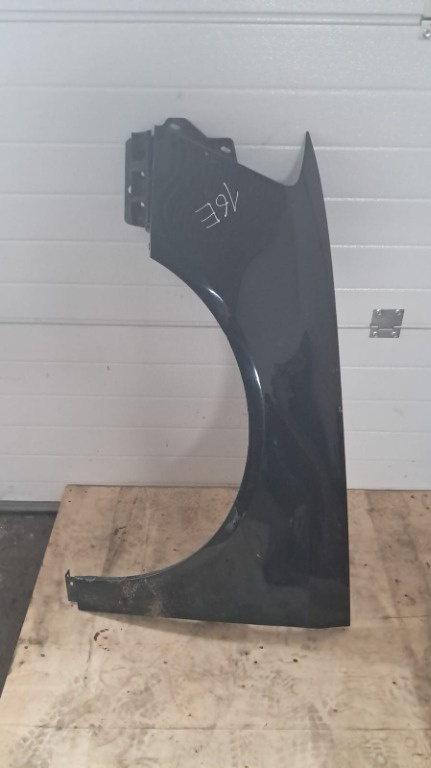 Aripa stanga fata Vw Passat B6 an 2010