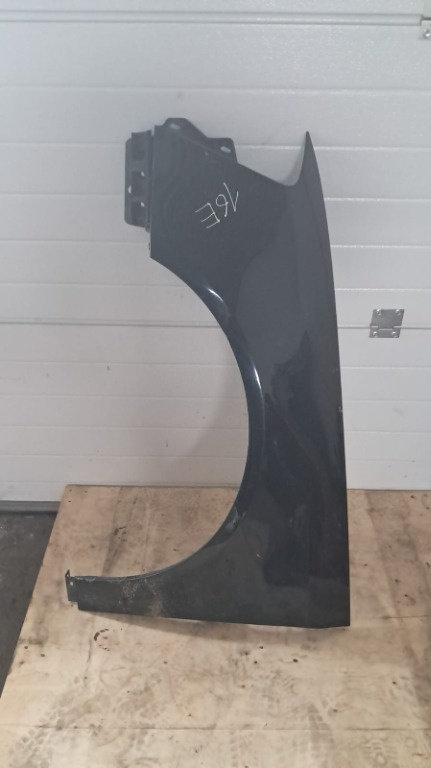 Aripa stanga fata Vw Passat B6 an 2010