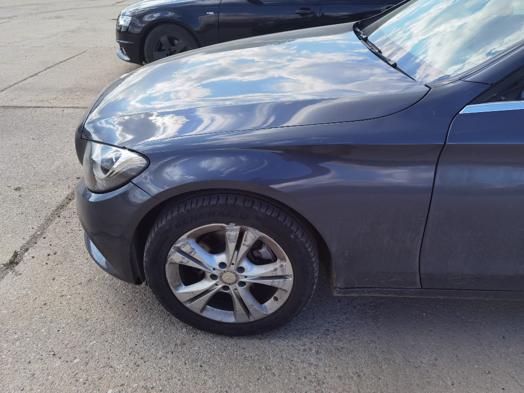 Aripa stanga Mercedes C-Class W205 an 2015