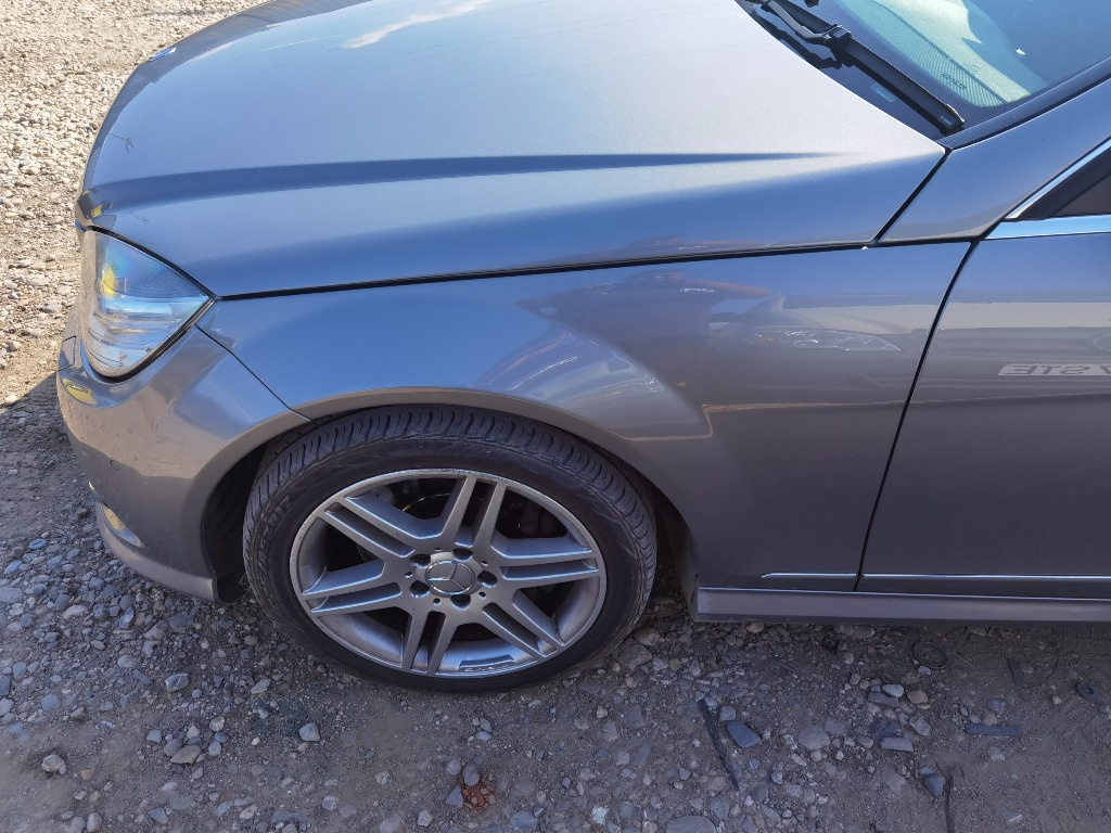 Aripa stanga Mercedes C320 cdi w204