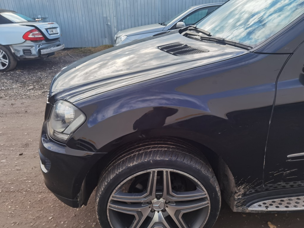 Aripa stanga Mercedes ML W164 an 2007