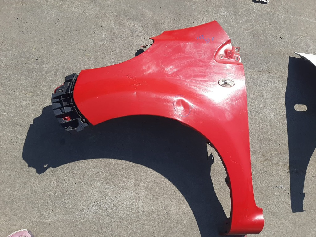 Aripa stanga peugeot 107
