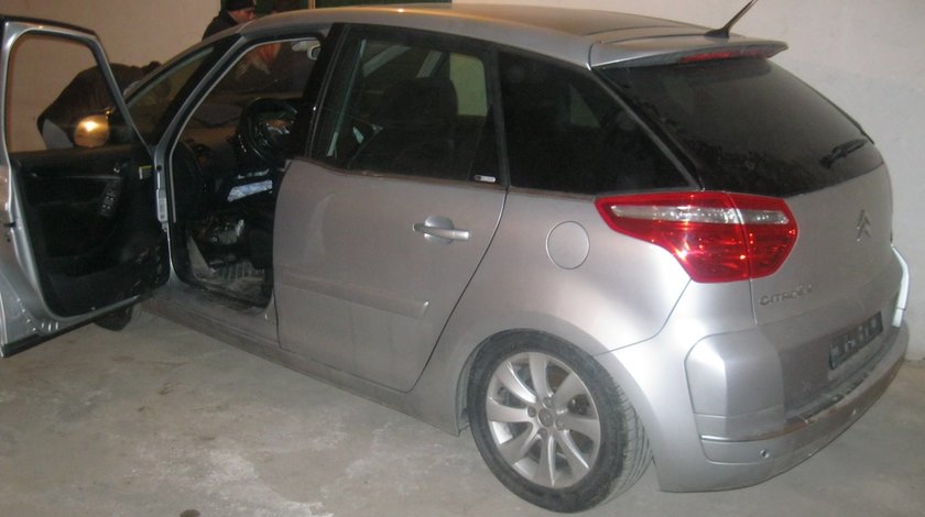 Aripa Stanga Spate Citroen C4 Picasso Din 2008