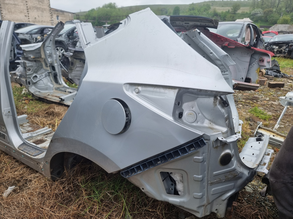 Aripa Stanga Spate cu Fusta Hyundai Ix 35 - Motorina 2012, -