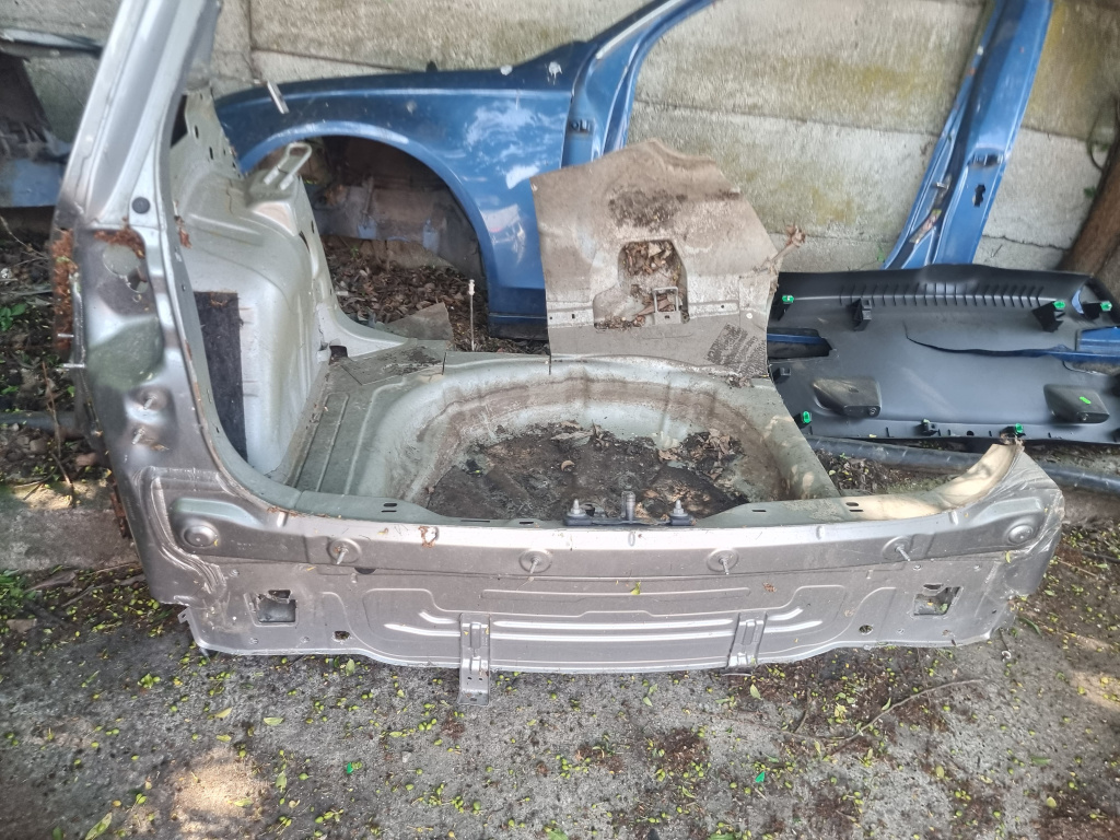Aripa Stanga Spate cu Fusta Volkswagen Golf 7 - Motorina 2015, -