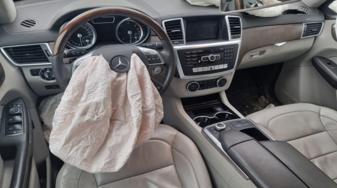 Aripa stanga spate Mercedes M-Class W166 2014 Crossover 3.0