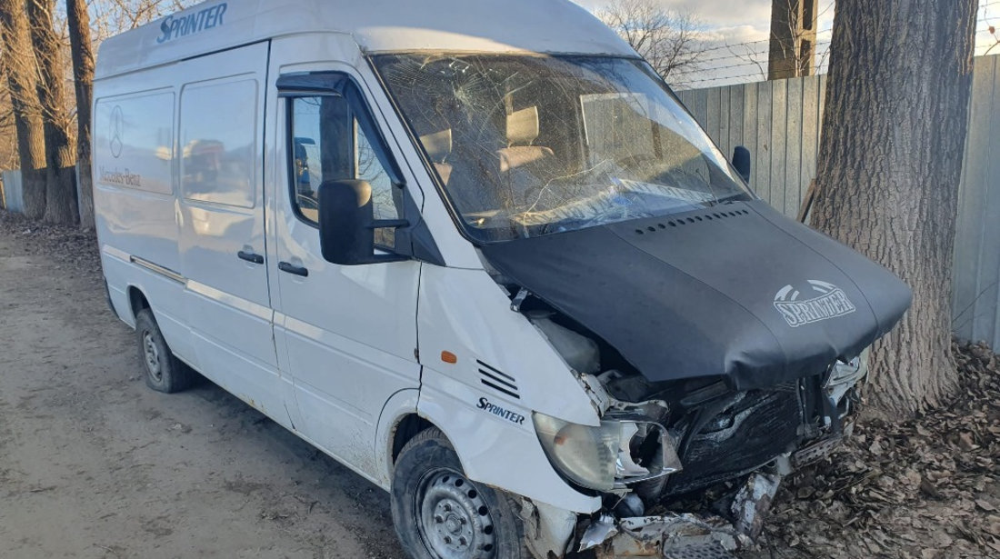 Aripa stanga spate Mercedes Sprinter W905 2001 311 2.2 cdi