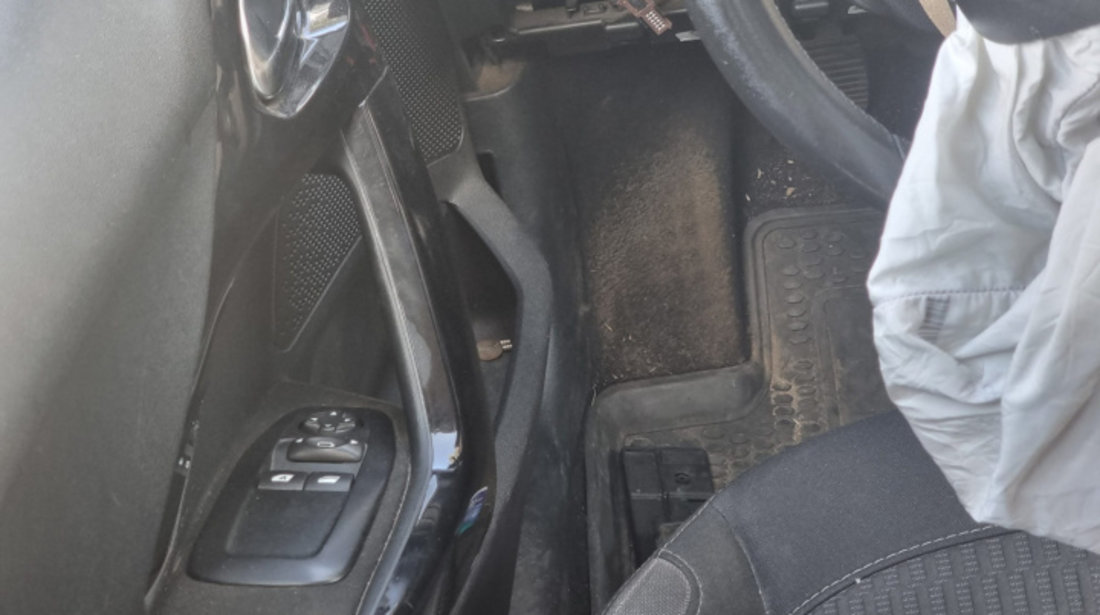 Aripa stanga spate Peugeot 208 2016 HatchBack 1.2 VTi HMZ (EB2F)