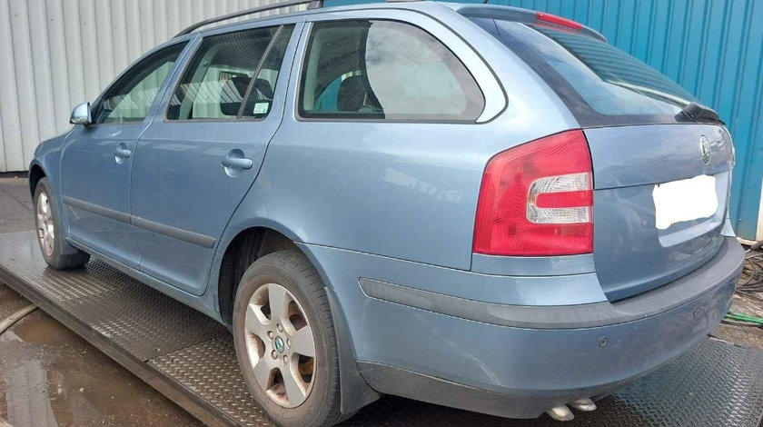 Aripa stanga spate Skoda Octavia 2 2008 BREAK 1.9 BXE