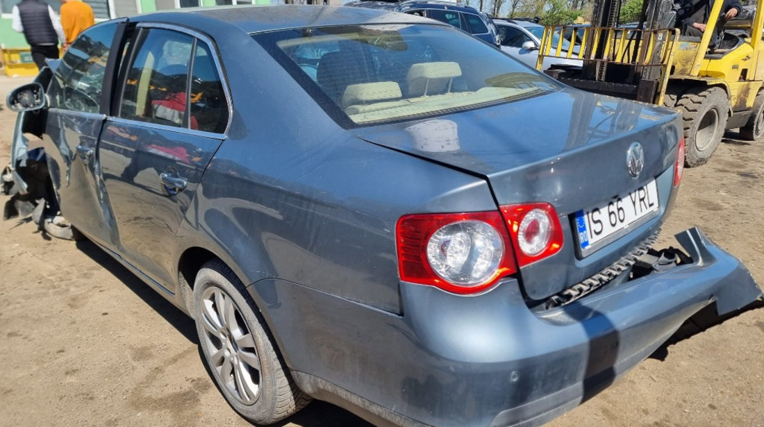 Aripa stanga spate Volkswagen Jetta 2007 Berlina 1.9 tdi