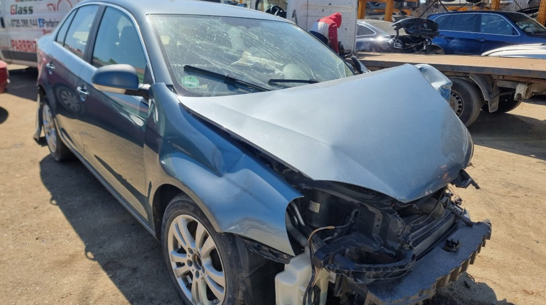 Aripa stanga spate Volkswagen Jetta 2007 Berlina 1.9 tdi