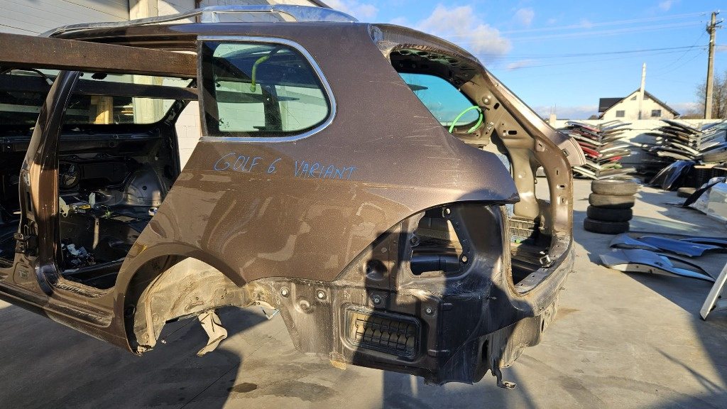 Aripa stanga spate vw golf 6 variant break combi