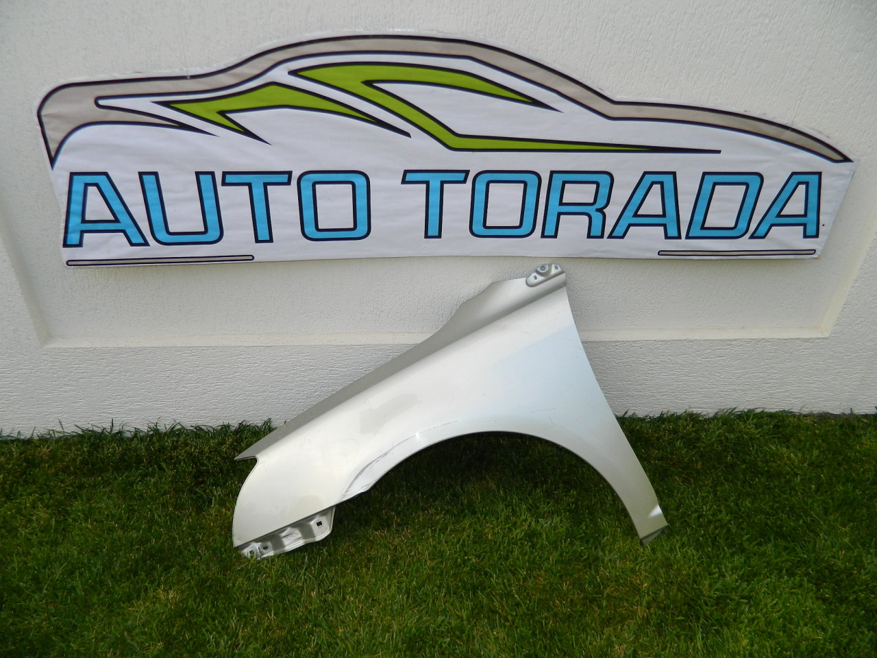 Aripa stanga Toyota Avensis model 2008 originala