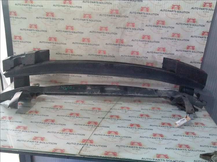Armatura bara fata VOLKSWAGEN TOURAN 2.0TDI an fabr. 2006