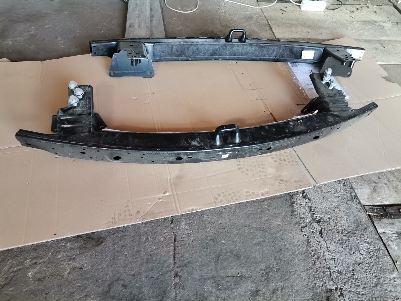 Armatura bara Range Rover Vogue (2022-2023) cod: M8E2-13A520-AA