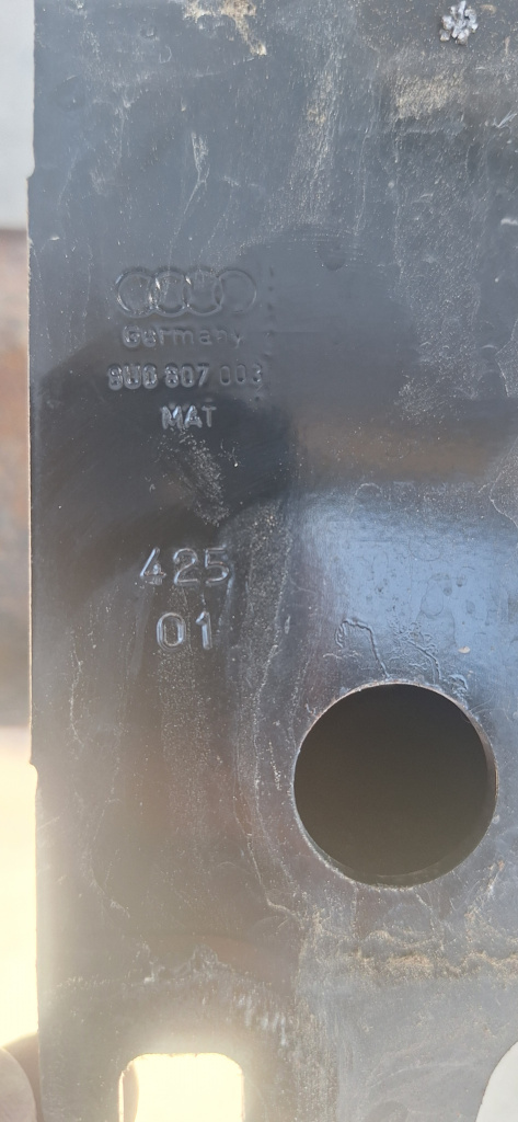 Armatura bara spate Audi Q3 (2011-2017) [8U] 2.0 Motorina 2015, 8U0807003