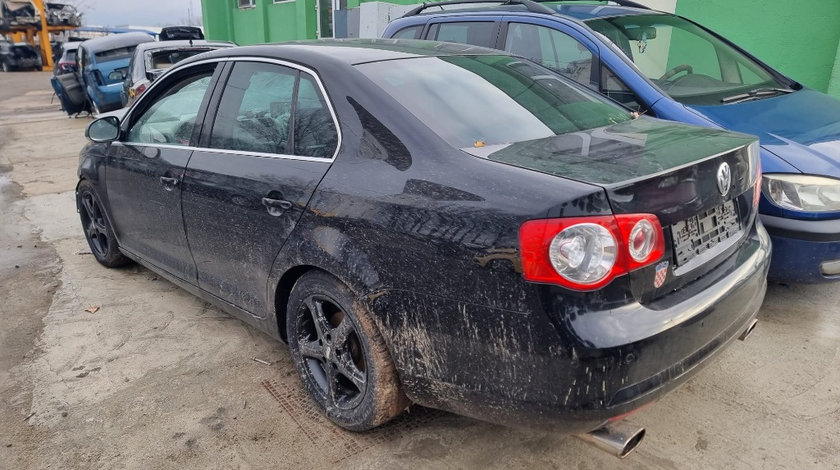 Armatura bara spate Volkswagen Jetta 2008 berlina 2.0 fsi BVY