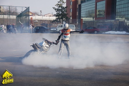 Arta pe 2 roti:  Cascadorii moto la 4TuningDAYS 2010