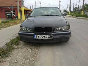 As dori o capota bmw e36 de culoare gri ca in poze are cineva?