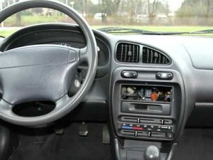 as dori sa aflu ce sistem de navigatie pot pune pe Suzuki baleno sedan din 1996 ?