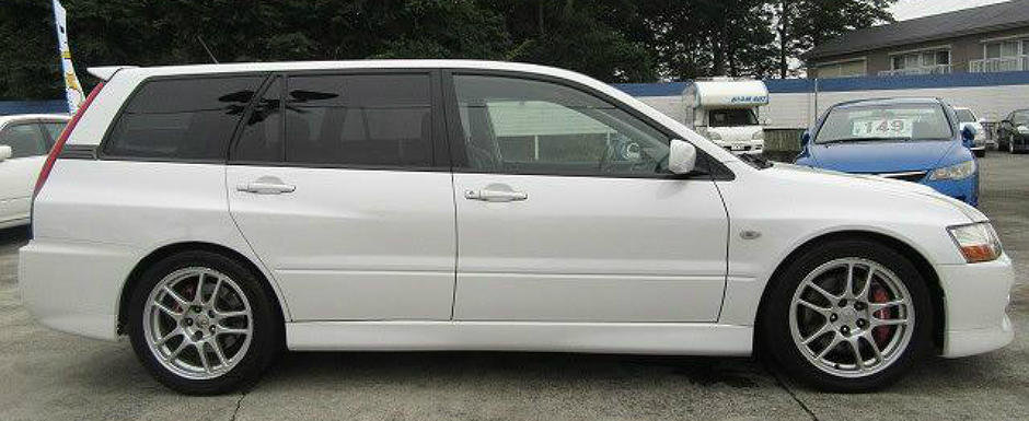Asa a iesit din fabrica! Cu cat se vinde acest rar Mitsubishi Lancer EVO Asa a iesit din fabrica! Cu cat se vinde acest rar Mitsubishi Lancer EVO