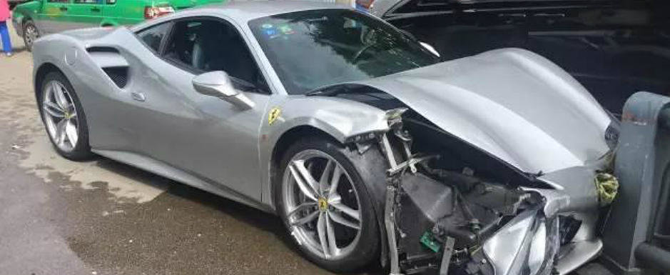 ASA arata un Ferrari 488 GTB dupa... un accident cu un alt Ferrari 488 GTB ASA arata un Ferrari 488 GTB dupa... un accident cu un alt Ferrari 488 GTB