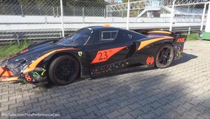 Asa arata un Ferrari FXX mancator de iarba pe circuitul Monza