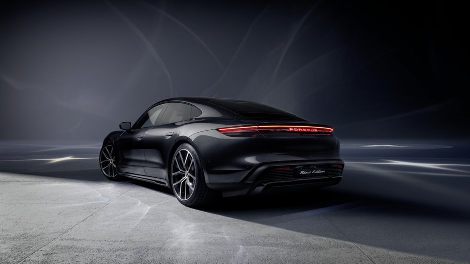 Aspect sportiv, elegant si echipamente de inalta calitate la un pret atractiv: noile modele Taycan si Cayenne Black Edition