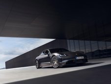 Aspect sportiv, elegant si echipamente de inalta calitate la un pret atractiv: noile modele Taycan si Cayenne Black Edition