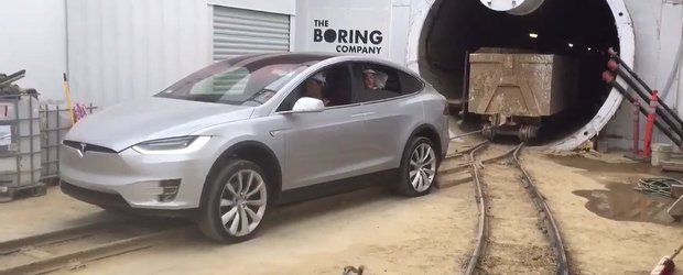 Asta da performanta: Noua Tesla Model X, filmata in timp ce tracta peste 100 de tone!