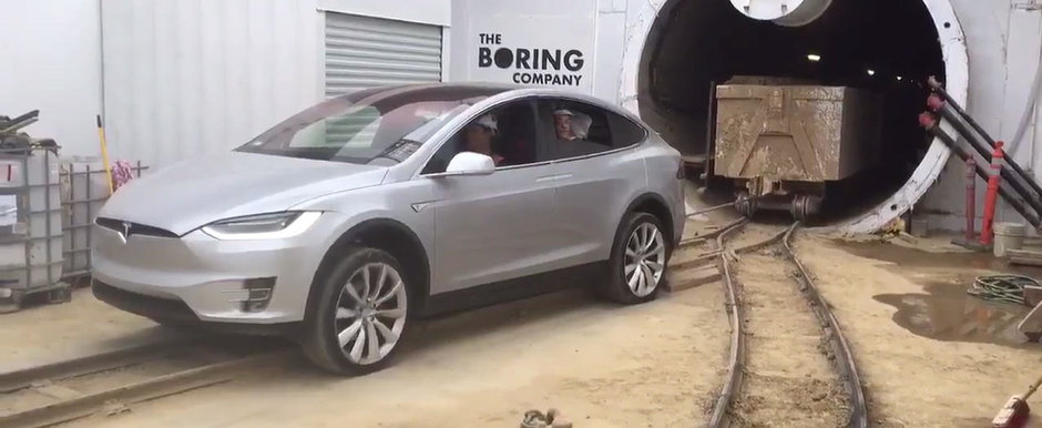 Asta da performanta: Noua Tesla Model X, filmata in timp ce tracta peste 100 de tone!