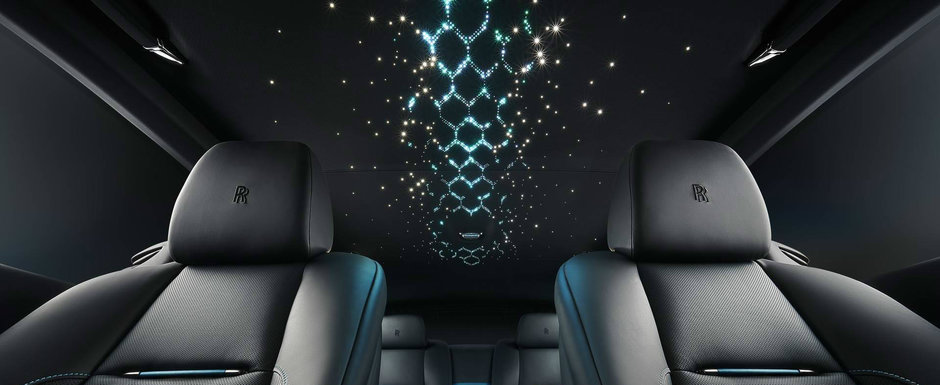 Asta-i noua definitie a luxului de la Rolls-Royce: are 88 de diamante negre si emblema din fibra de carbon Asta-i noua definitie a luxului de la Rolls-Royce: are 88 de diamante negre si emblema din fibra de carbon