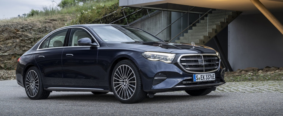 Asteptarea a luat sfarsit. Mercedes prezinta oficial noul E-Class cu proiectoare in faruri, camera selfie si versiune de motorizare care consuma doar 0.5 - 0.9 la suta. Cat costa in Romania Asteptarea a luat sfarsit. Mercedes prezinta oficial noul E-Class cu proiectoare in faruri, camera selfie si versiune de motorizare care consuma doar 0.5 - 0.9 la suta. Cat costa in Romania