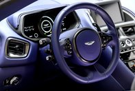 Aston Martin DB11 cu motor V8