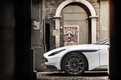 Aston Martin DB11 cu motor V8