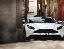 Aston Martin DB11 cu motor V8