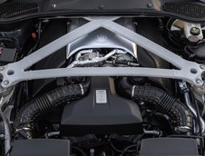 Aston Martin DB11 cu motor V8