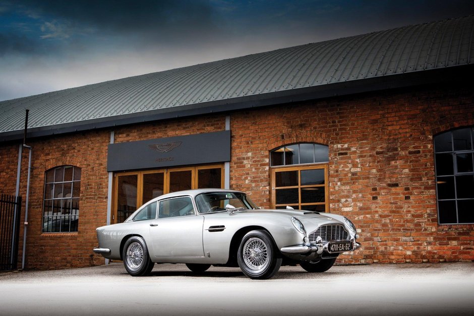 Aston Martin DB5 Bond Car