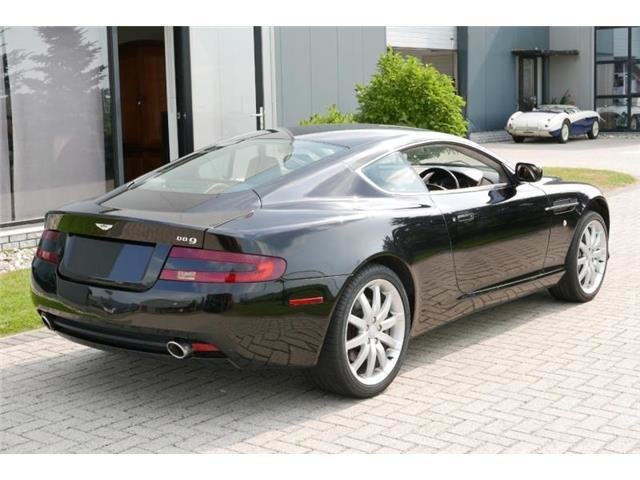 Aston Martin DB9 la 18500 euro