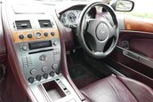 Aston Martin DB9 la 18500 euro