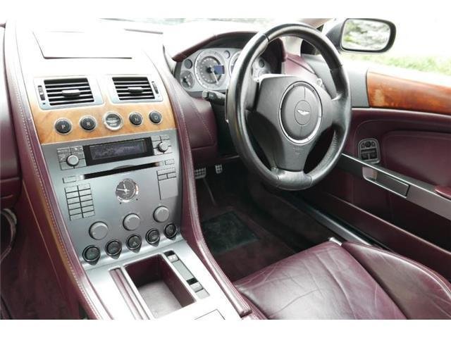 Aston Martin DB9 la 18500 euro