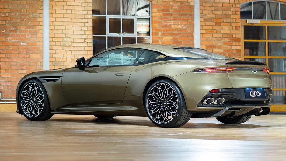 Aston Martin DBS Superleggera OHMSS Edition